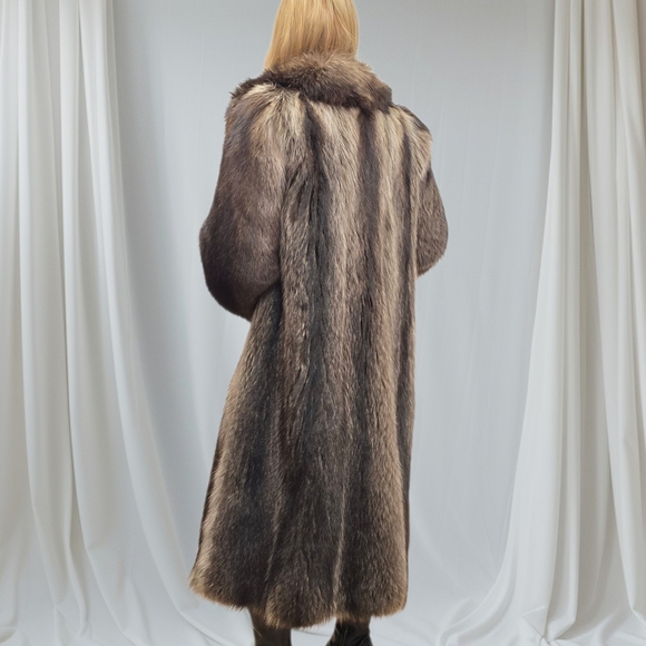 Luxurious Racoon Fur Coat - Picture 6 of 6